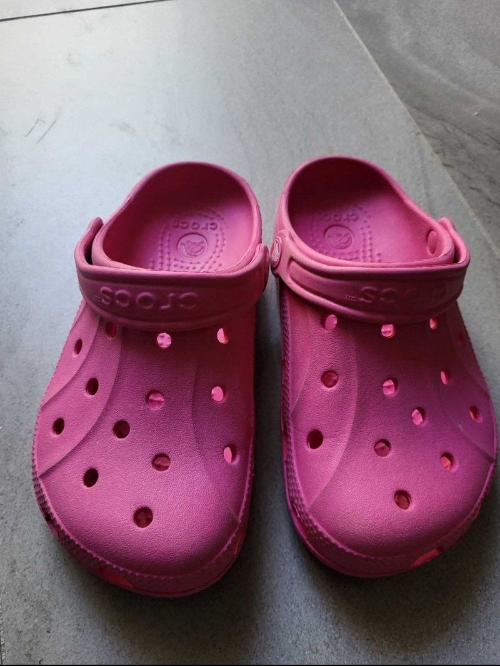 CROCS Kids Classic Clog in Bright Pink